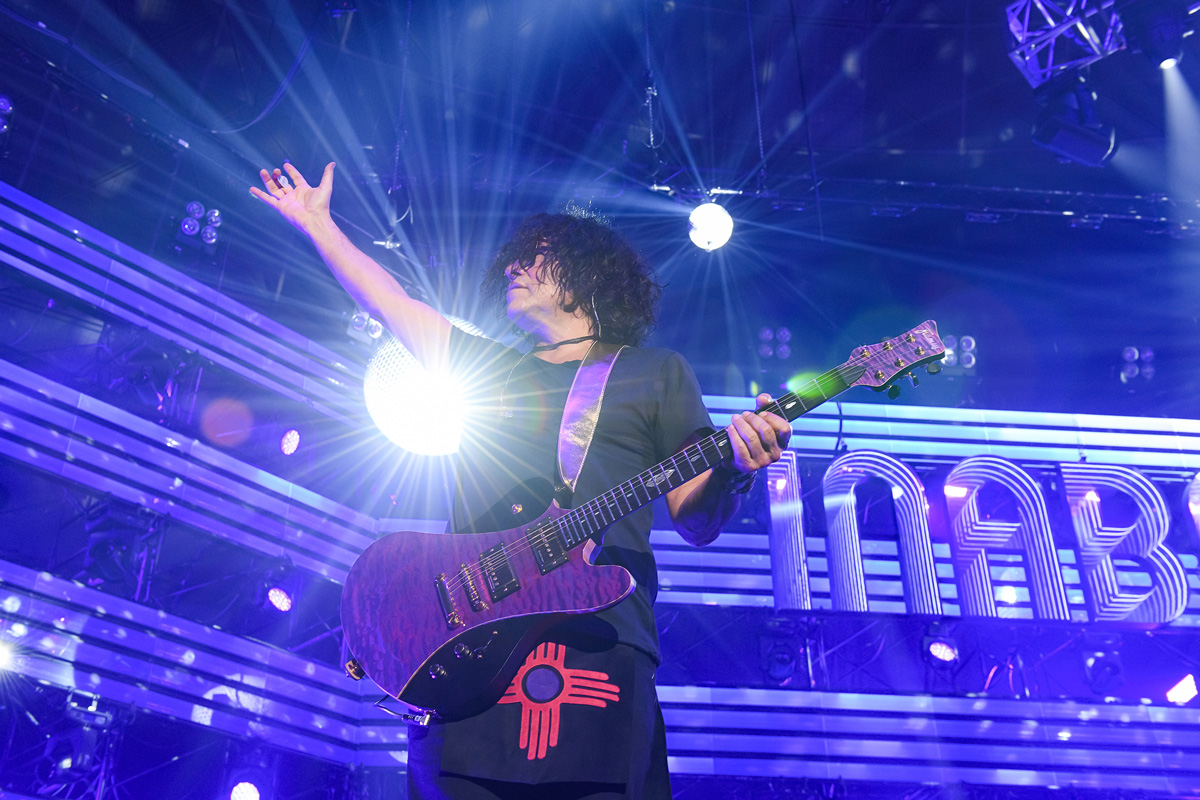 8年ぶりとなるINABA／SALASの全国ツアー、グルーヴ渦巻く灼熱の