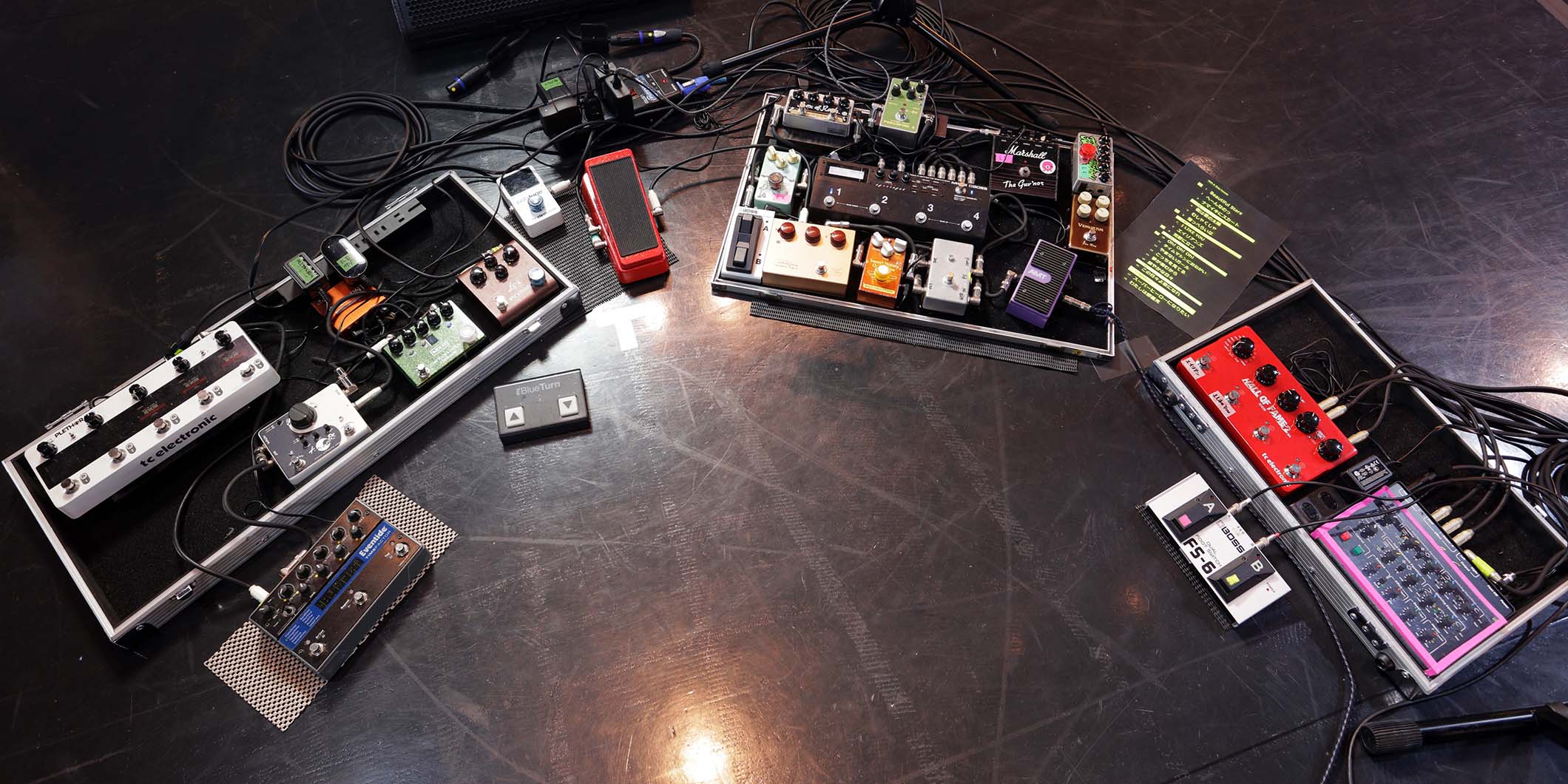 ひぐちけいがライブで使用するギター、エフェクター、アンプ 会場の