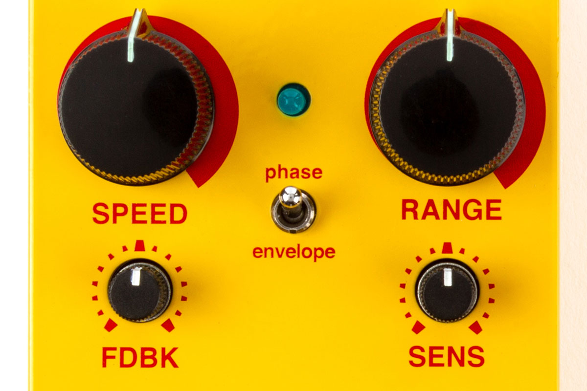 Way Hugeより、フェイザーとエンベロープ・フィルターを一体化させた