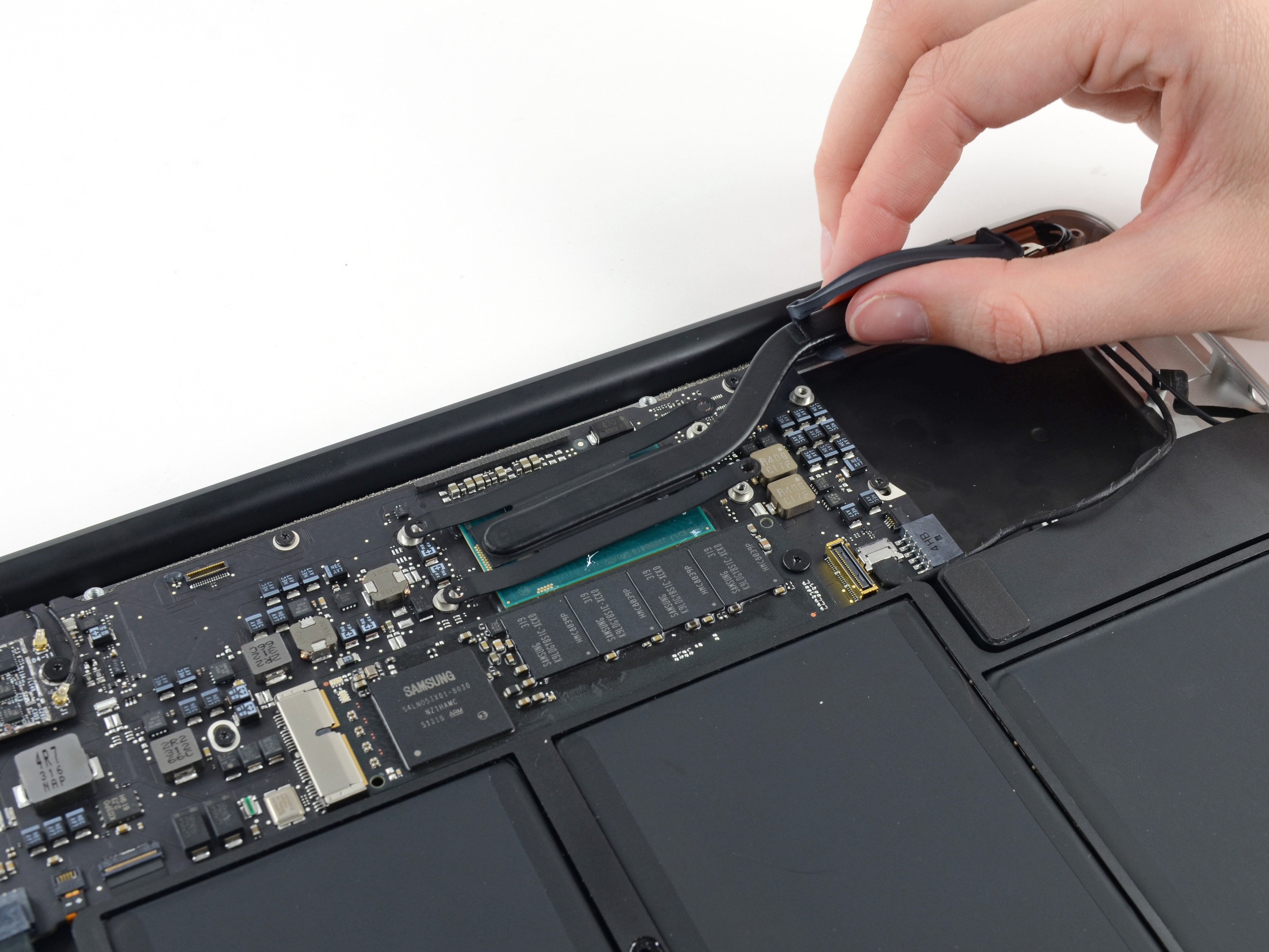 MacBook Air 13インチEarly 2014 ヒートシンクの交換 - iFixit 修理ガイド