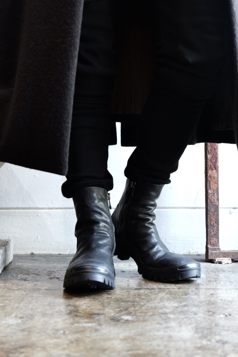 11V-71057. HORSE LEATHER DUAL ZIP SHORT DZ-1 VB-1 RUBBER SOLES