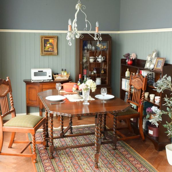 ツイスト足がおしゃれなアンティークの伸長式テーブル、イギリスから