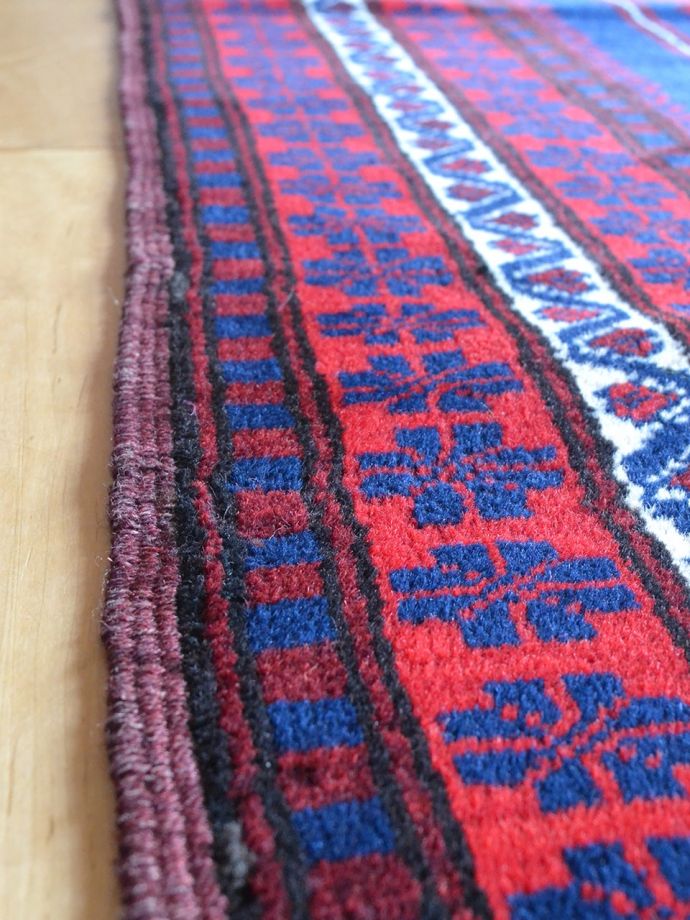 一点もののおしゃれなビンテージ絨毯 トルコバルケシルのトライバル