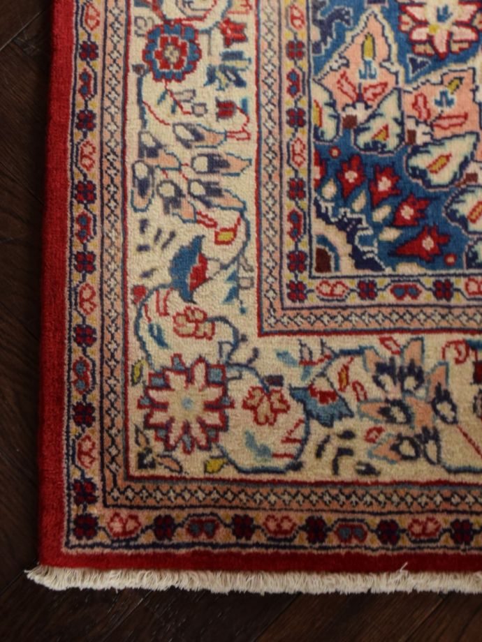 メダリオン模様が美しいビンテージラグ、サルーク（Saroogh）の