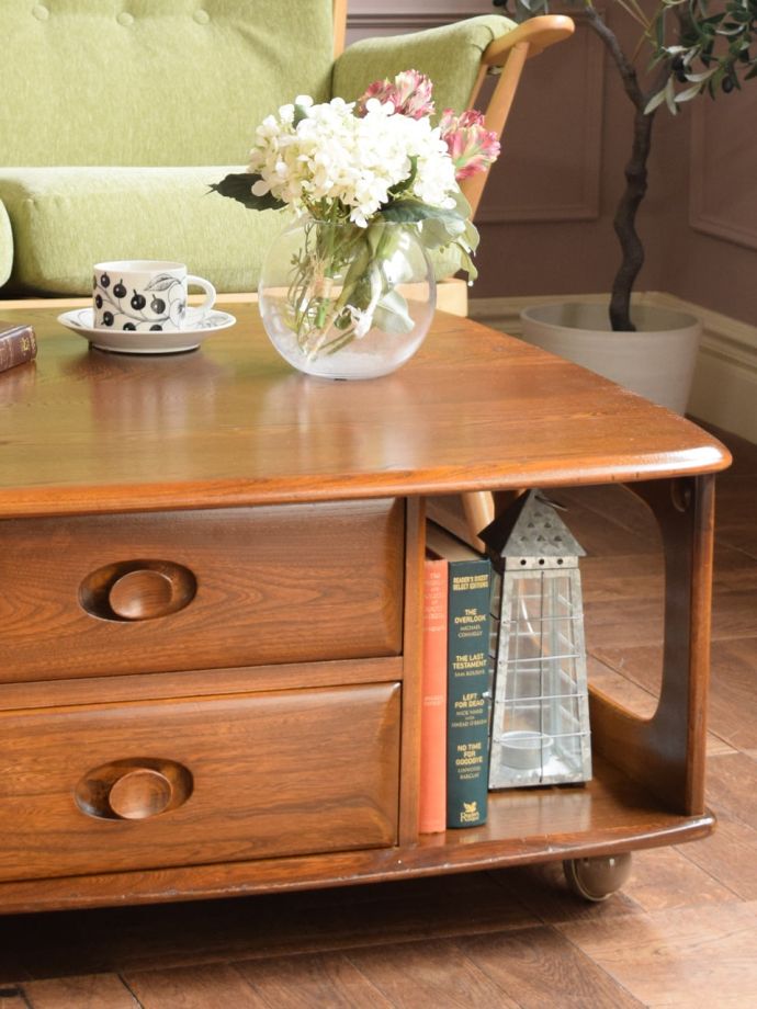 イギリスから届いたビンテージテーブル、機能的なアーコールのコーヒー