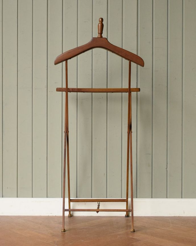 フランスから届いたコントワール・ド・ファミーユのウッドクロスラック