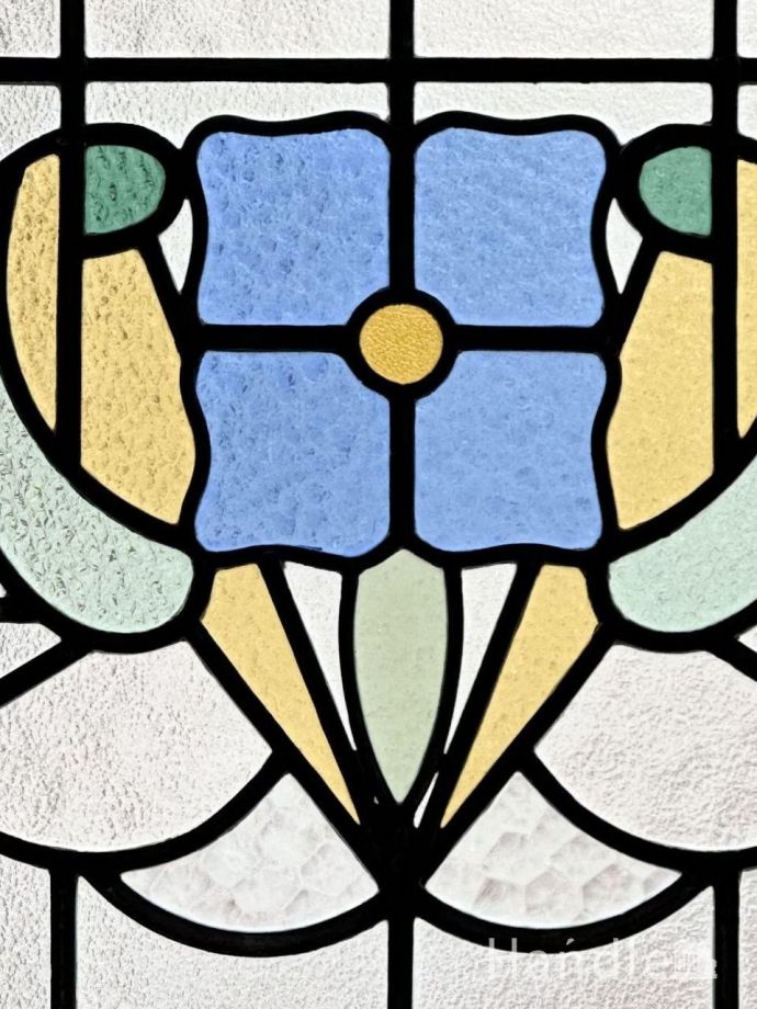 英国アンティークのステンドグラス、爽やかなブルー色のお花のステンド