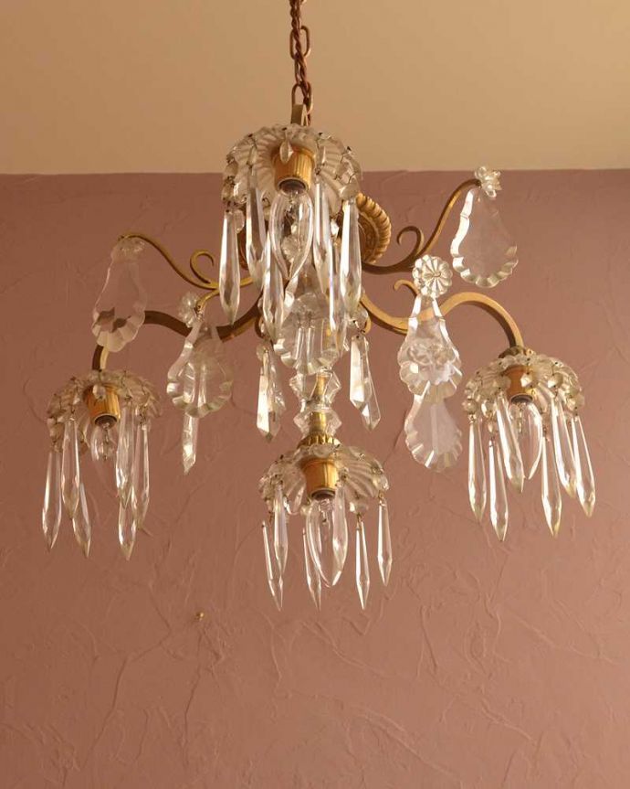 フランスで見つけたガラスが輝くアンティークシャンデリア（4灯