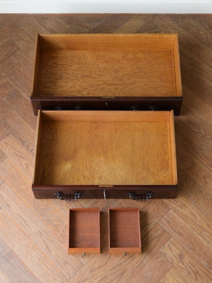 英国アンティークの書斎机、長い猫脚のライティングビューロー(i-035-f