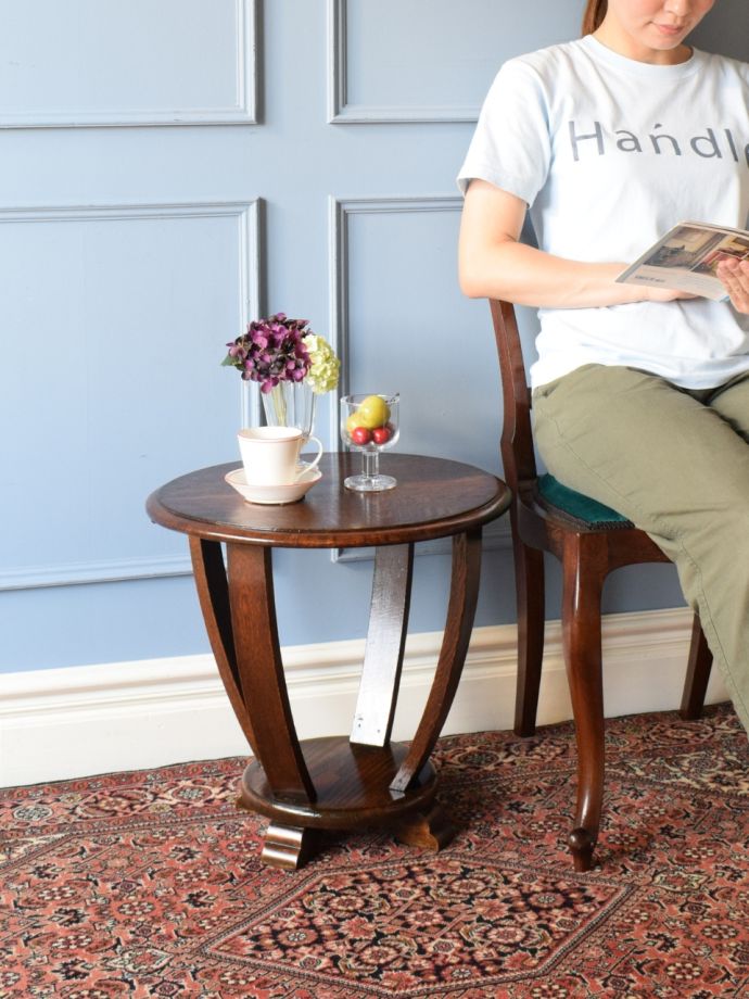 アールデコデザインのおしゃれなローテーブル、気軽に楽しめる英国