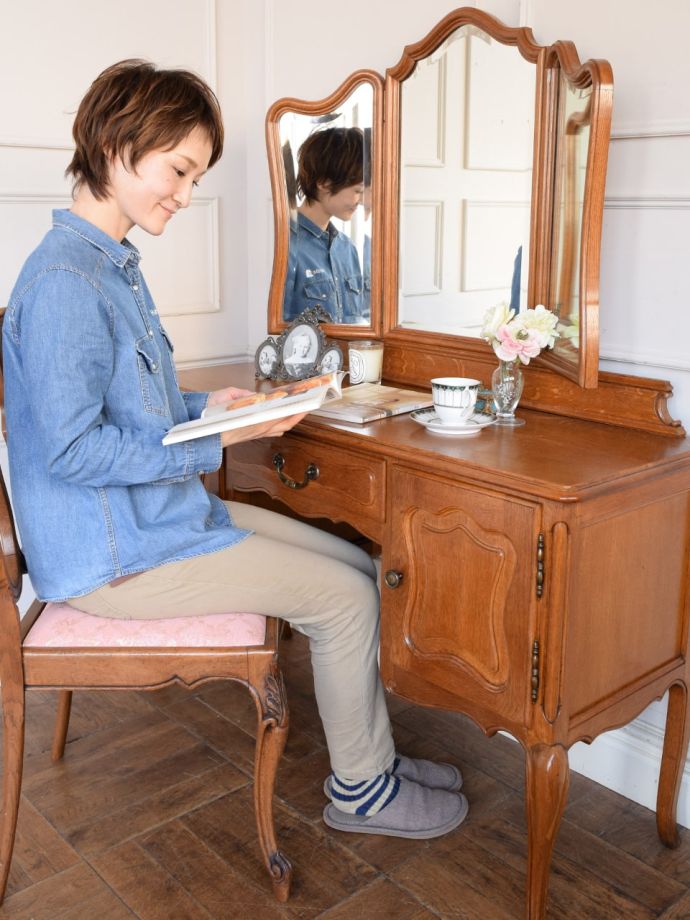 フランスから届いたアンティークの三面鏡、フレンチスタイルの