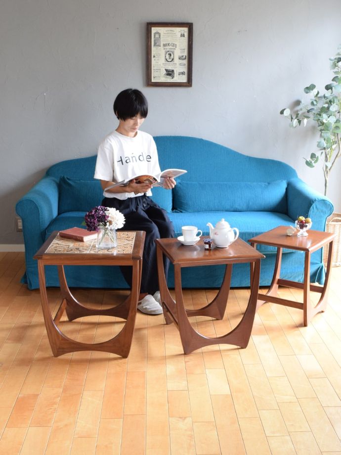 G-PLANのタイルトップネストテーブル、英国ビンテージのサイドテーブル