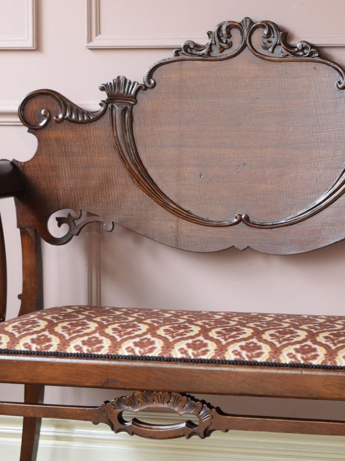 アンティークのおしゃれな2人掛け椅子、マホガニー材のホールソファ