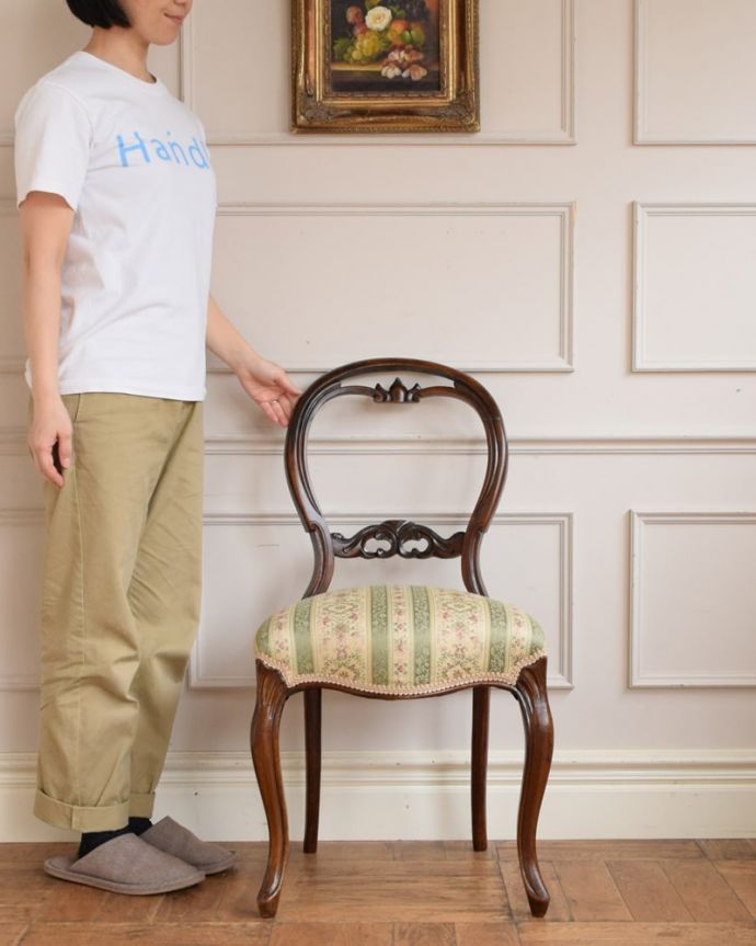 アンティークのバルーンバックチェア、1890年代に作られた美しい英国の