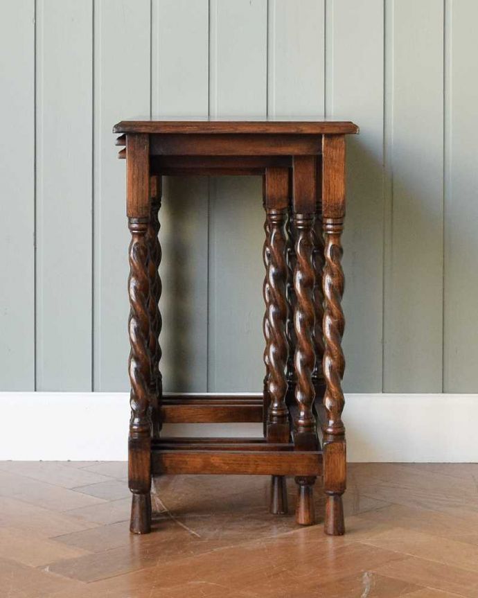 アンティーク風のネストテーブル（テーブル3台セット）(y-107-f