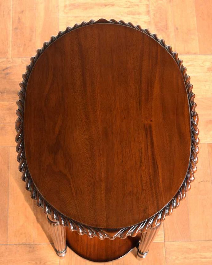 アンティーク風の優雅な家具、引き出し付きの英国風サイドテーブル (y