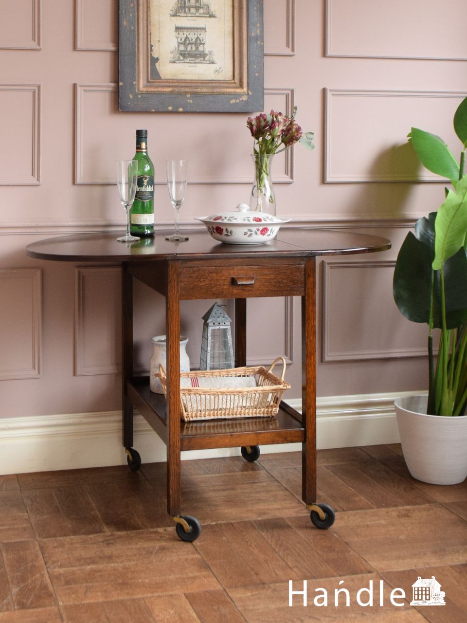 イギリスから届いたアンティークのワゴン、伸長式のおしゃれなテーブル