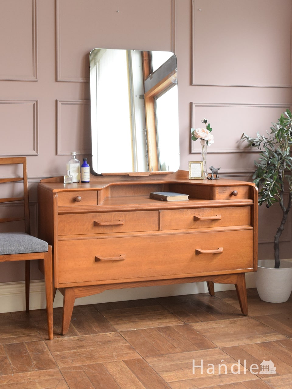 北欧の暮らしに似合うヴィンテージ家具、ミラー付きのチェスト(x-389-f