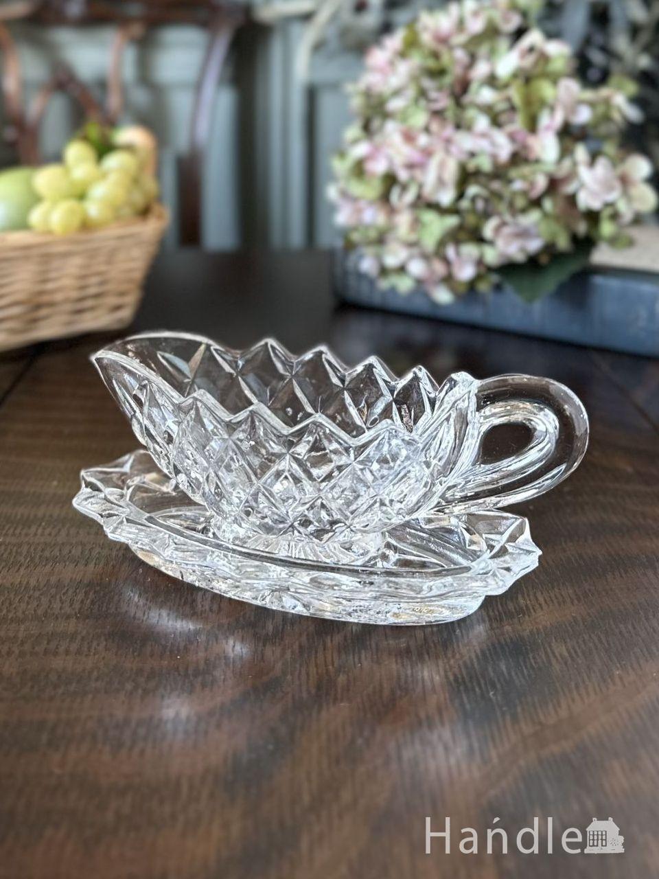 イギリスで見つけためずらしいシルバープレートの蓋が付いたガラス