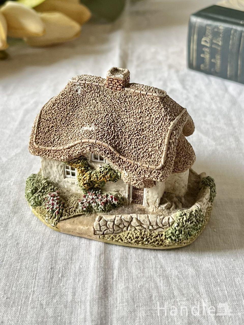 イギリスのアンティーク雑貨、ラベンダーのブーケの陶器製のシンブル