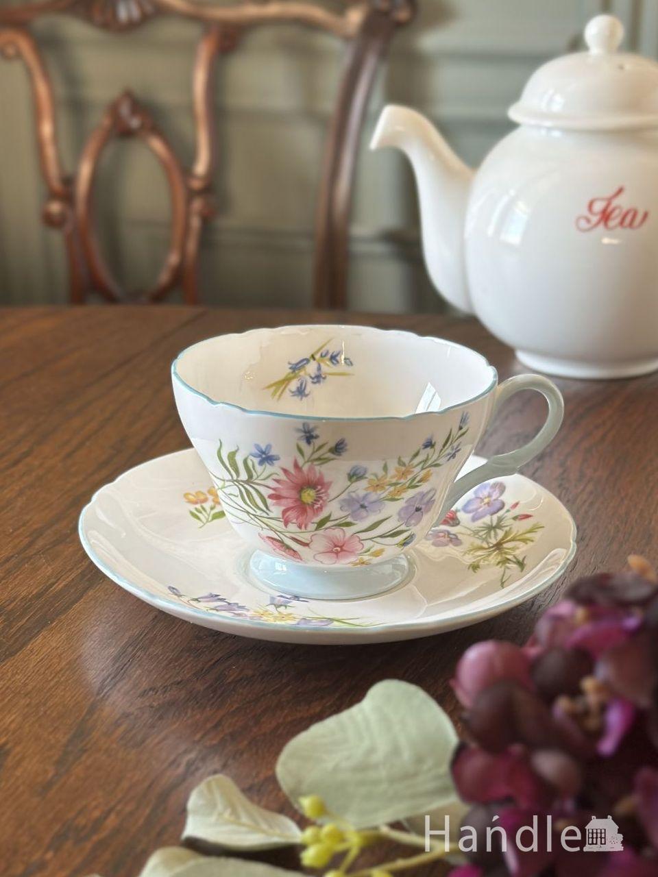 イギリスから届いたシェリーのワイルドフラワー、アンティークのカップ