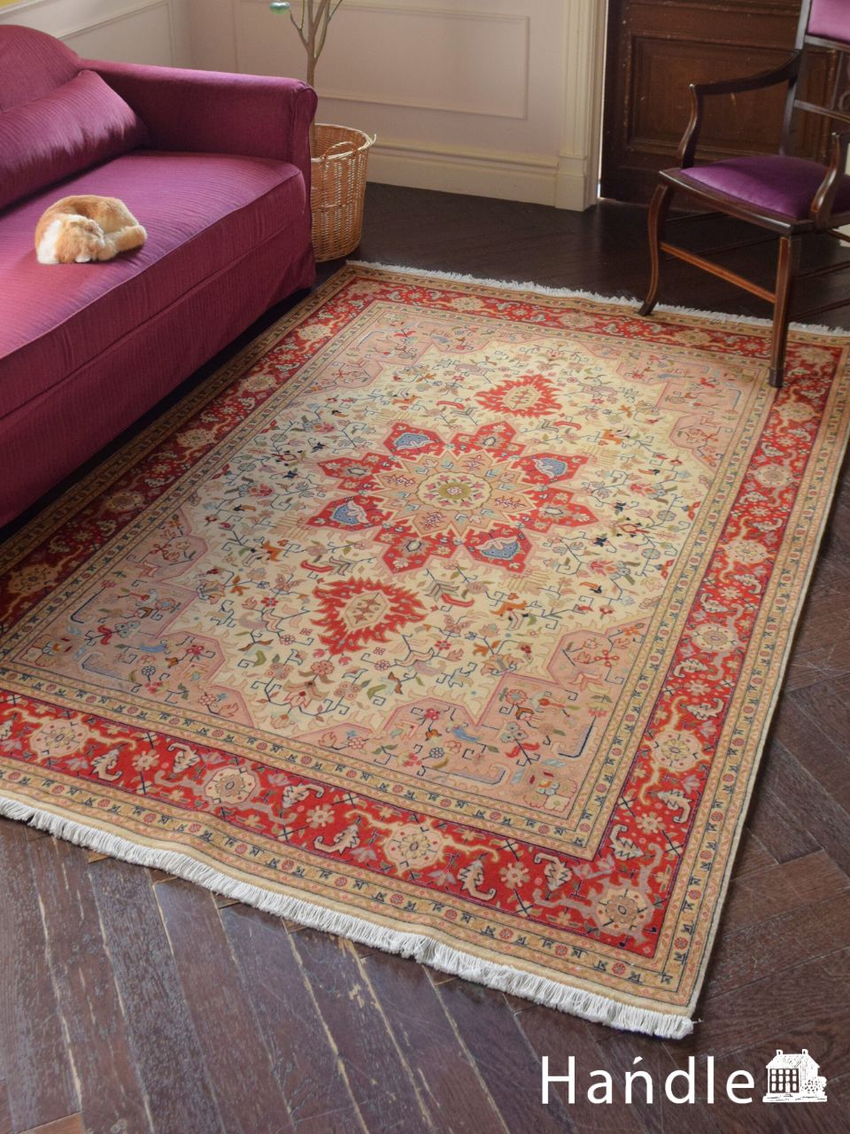 ピンク色の可愛いペルシャ絨毯、タブリーズのフラワーデザインの