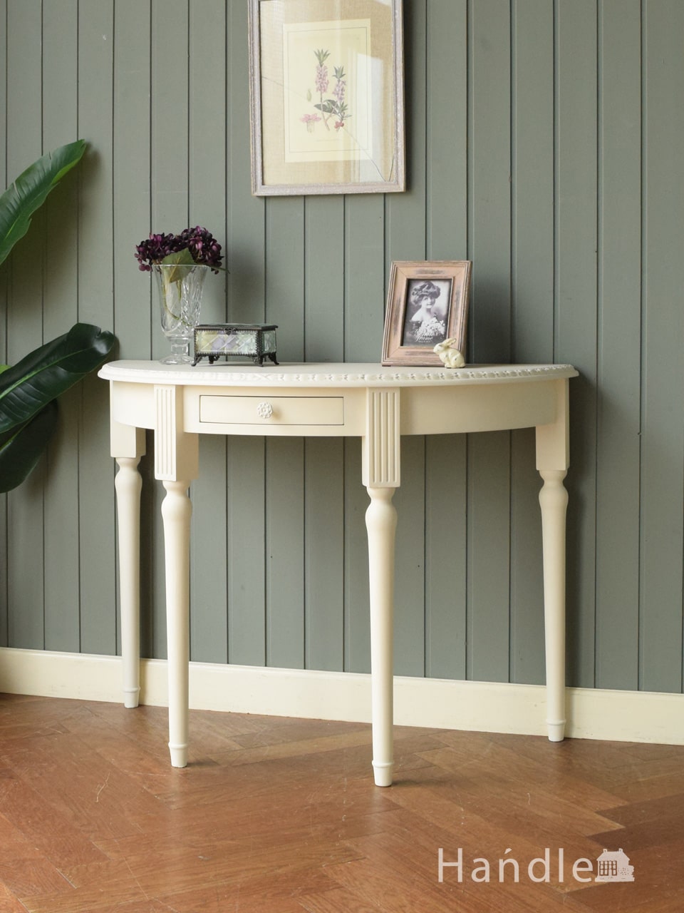 フランスアンティーク調のコンソールテーブル、シャビーシックな白い