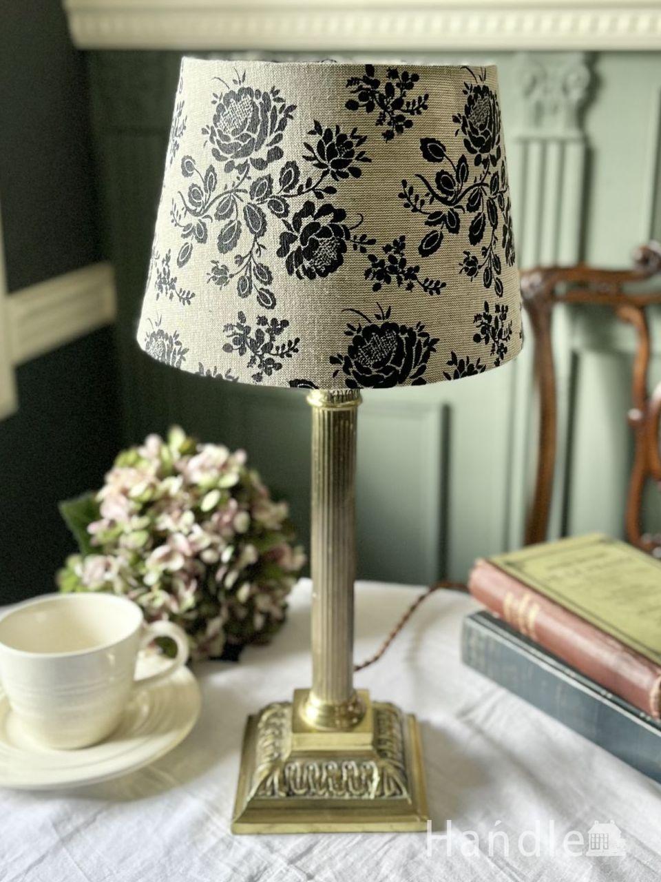 持ち手付きのアンティークのテーブルランプ、真鍮製スタンドライト