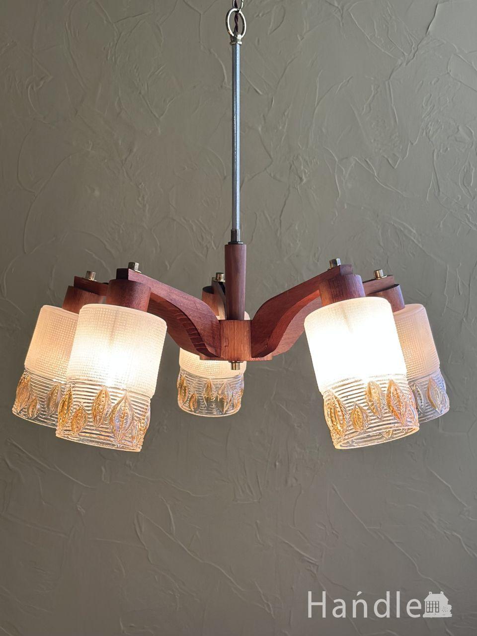 ガラスパーツがキラキラ輝くアンティーク シャンデリア(3灯)（E17