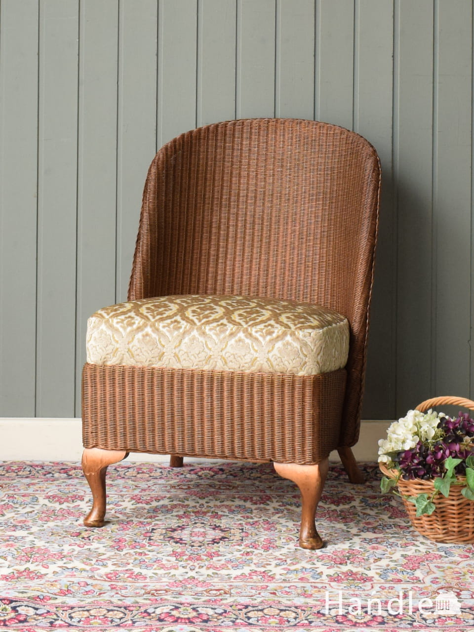 英国アンティークの一人掛け革張りソファ、チェスターフィールドの