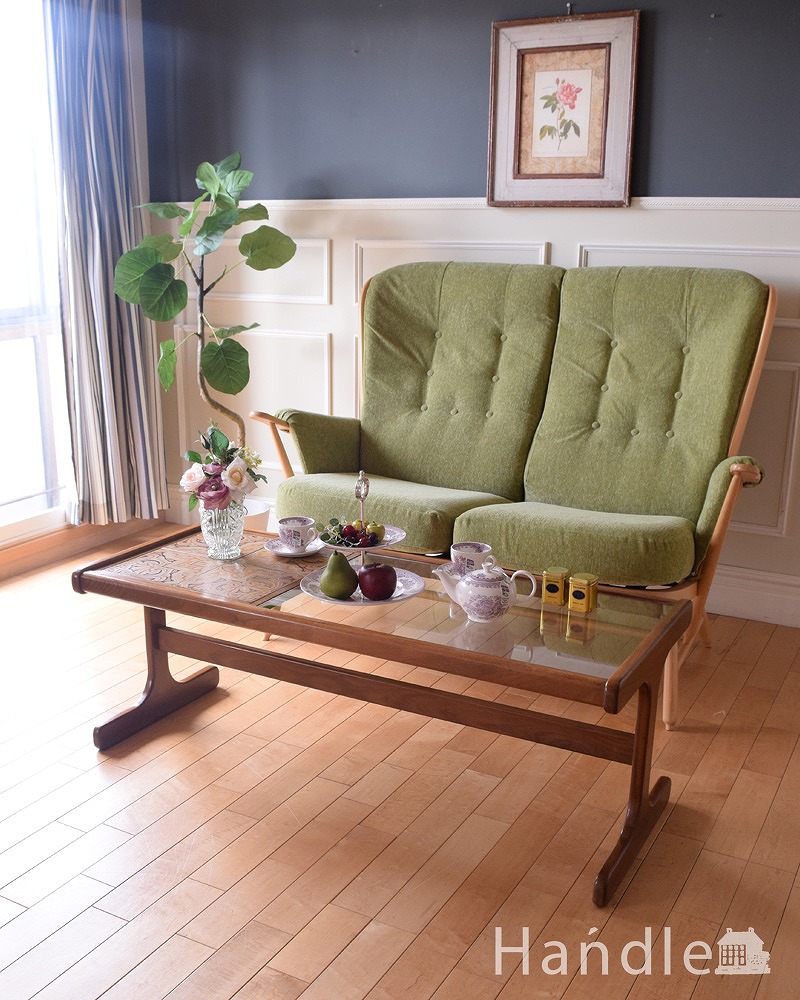 北欧テイストのアンティーク家具、G-PLANのガラス×タイルトップの