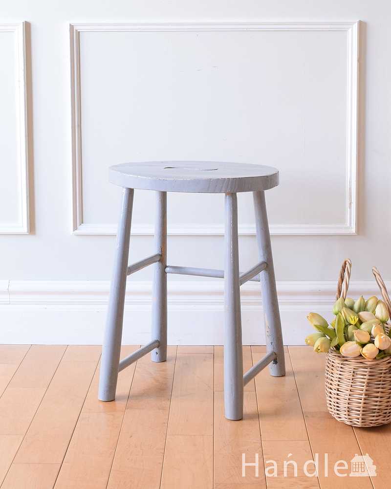 イギリスから連れて帰ってきたペイント仕上げのアンティークスツール(k