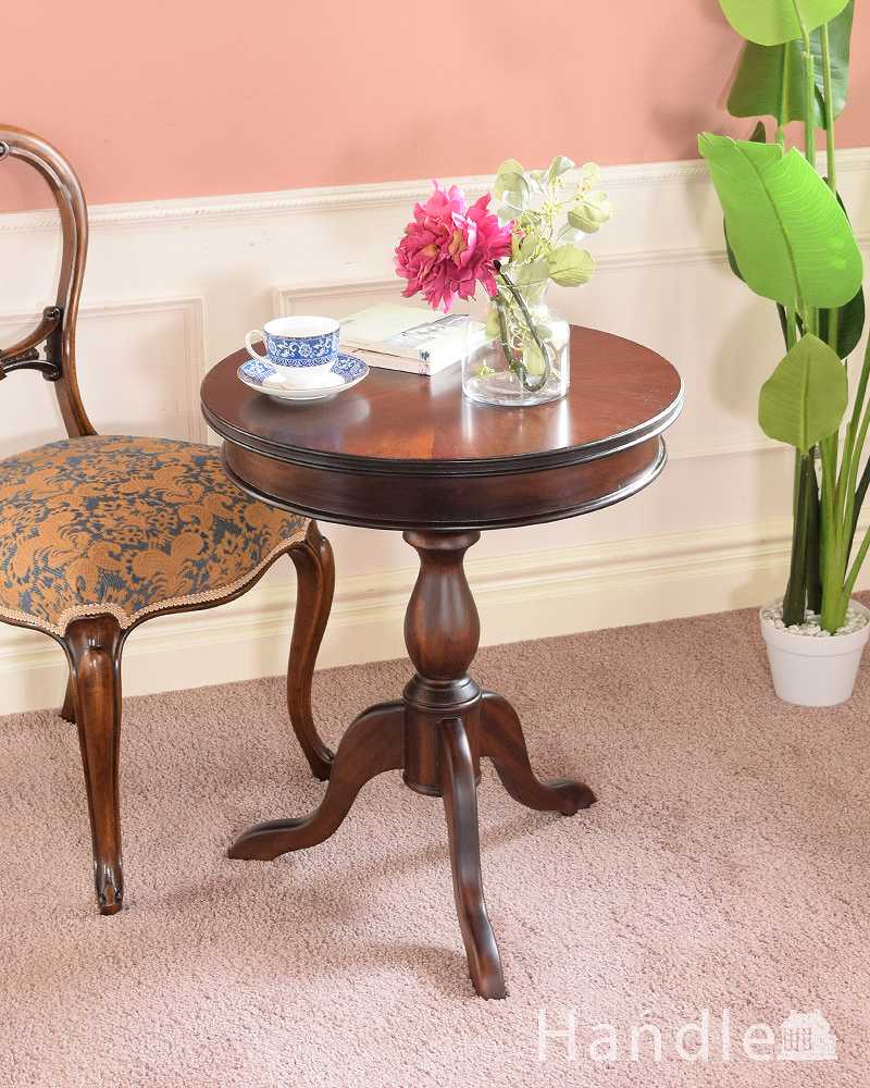 アンティーク家具屋が選んだトライポッド脚のアンティーク風サイド