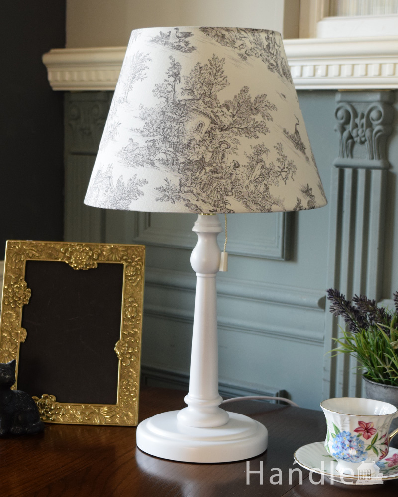 フランス風のおしゃれなテーブルスタンド、トワルドジュイ・グレー(E26