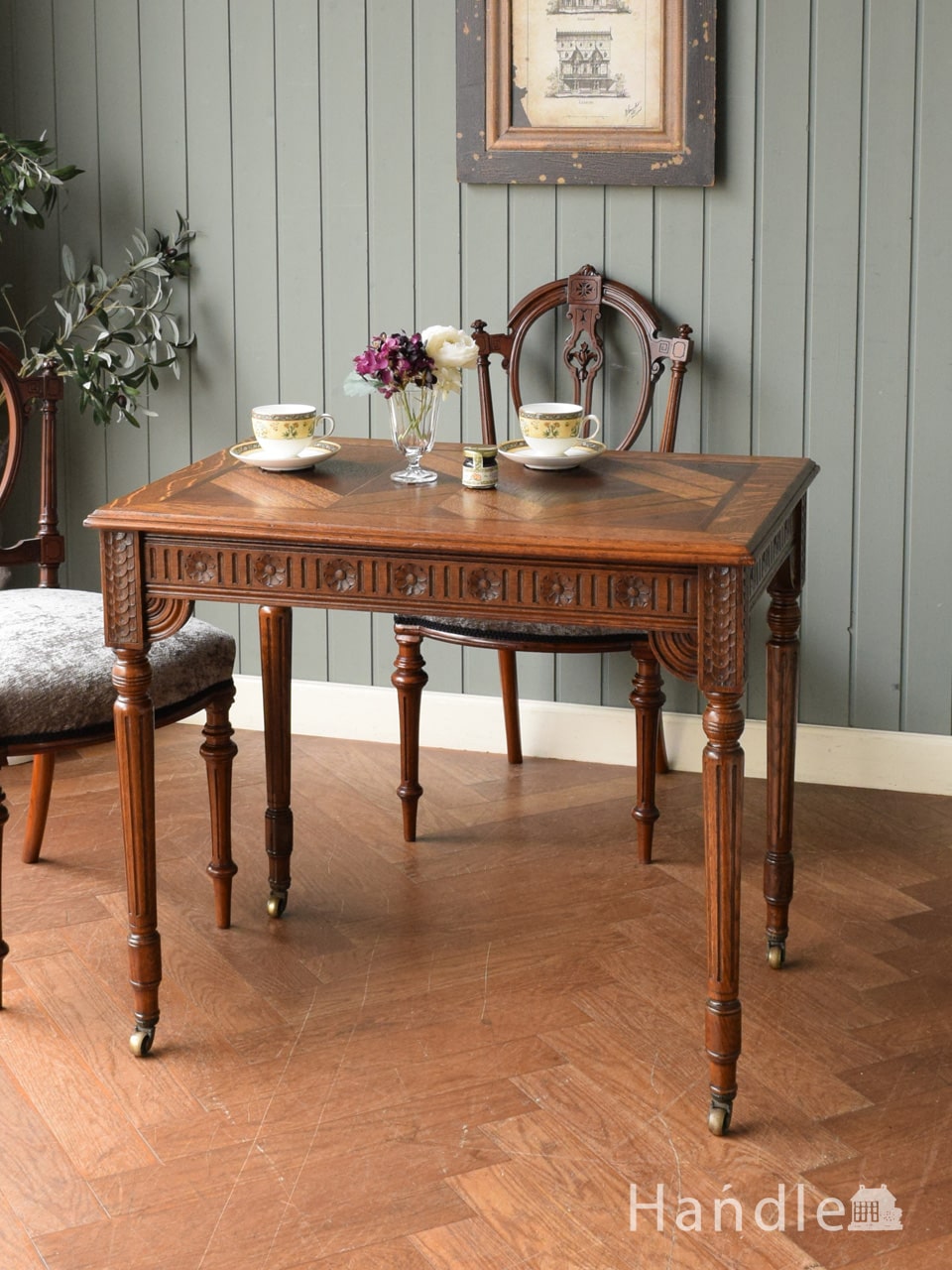 フランスのアンティーク家具、猫脚のオケージョナルテーブル（簡易