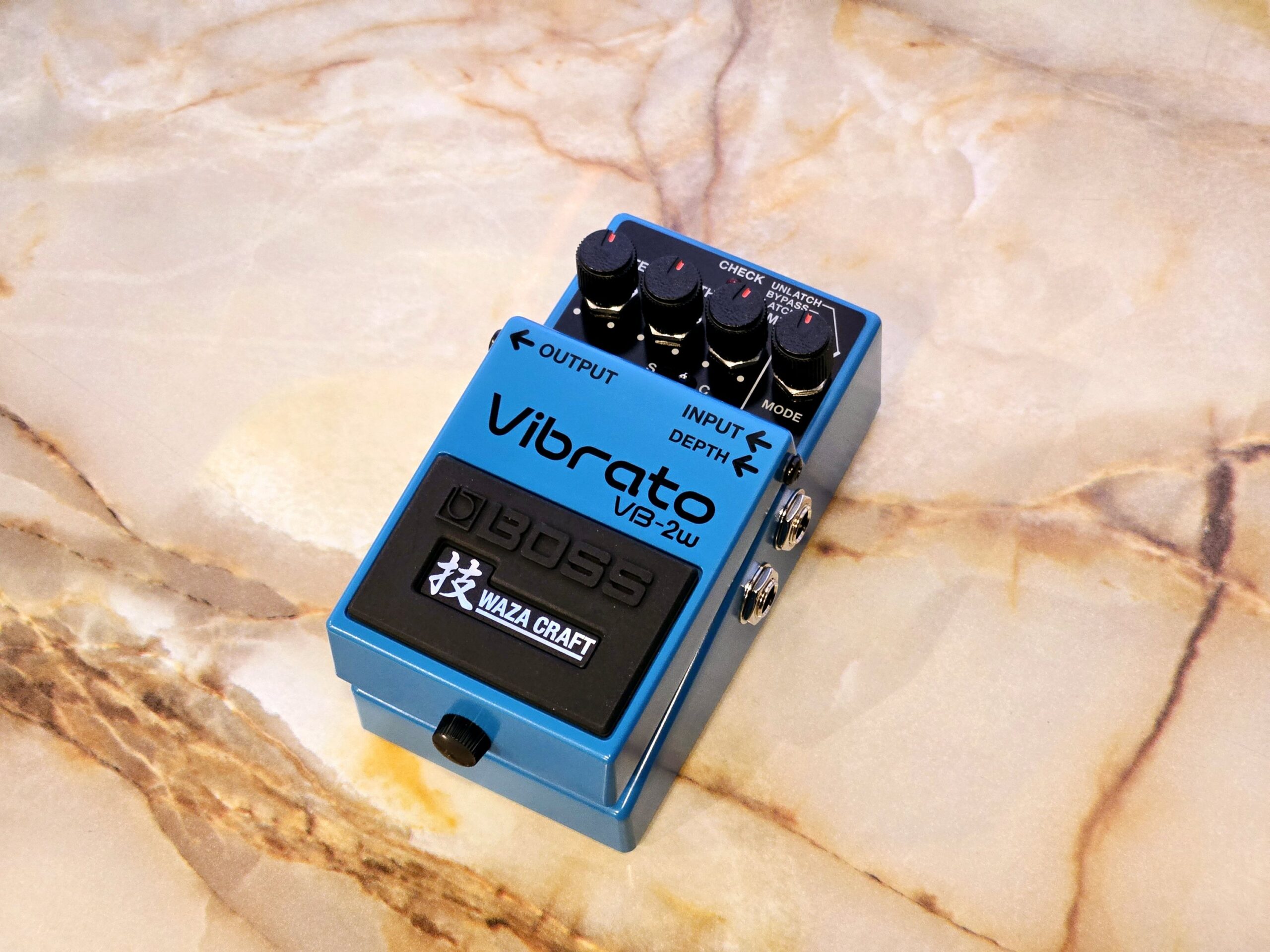 BOSS『VB-2W Vibrato』アナログ・ビブラート 黒ネジ – Haluna Guitar