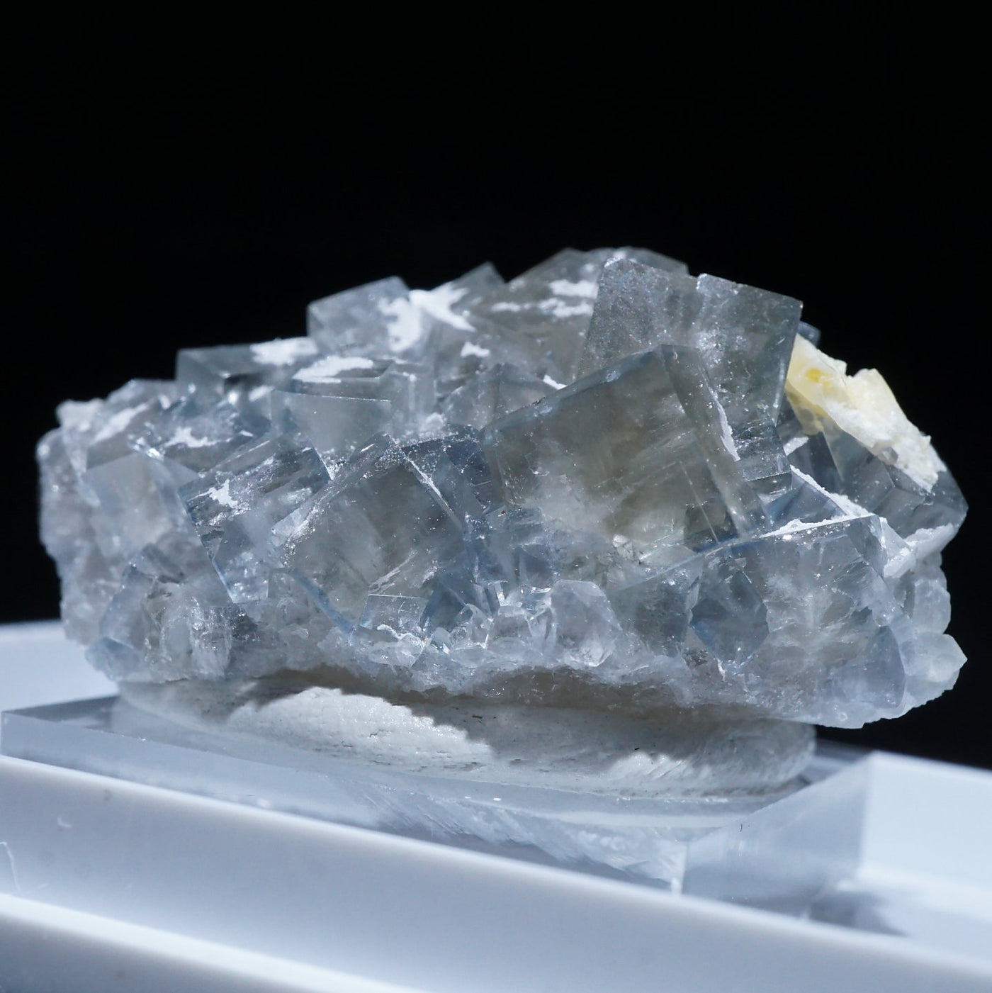 フランス Marsanges産 フローライト(水晶母岩・バライト付き) – 天然石