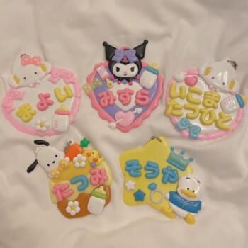 推し活の聖地！？サンリオピューロランドのネームプレートが爆発的人気