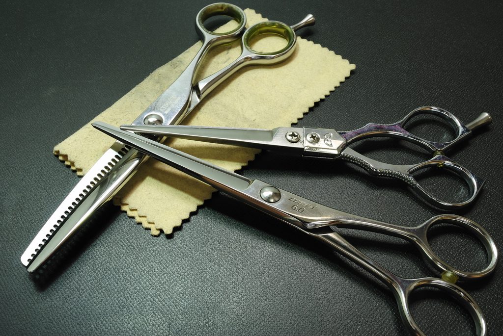 中古シザー・セニングって大丈夫？！中古ハサミを選ぶ際の注意点を解説