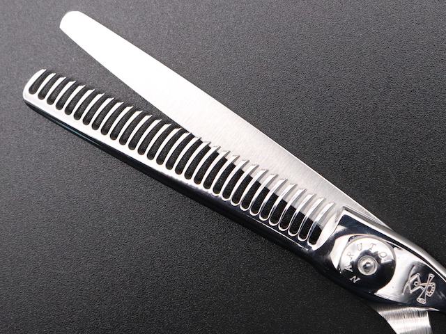 ナルトシザー NARRUTO 2梳きヘネシーラムールS31 美容師用 中古