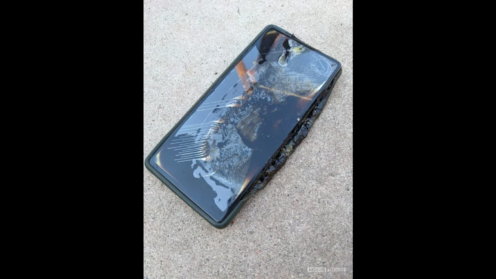 Google Pixel 6a が充電中に溶ける事故が再び発生。非純正充電器を使用