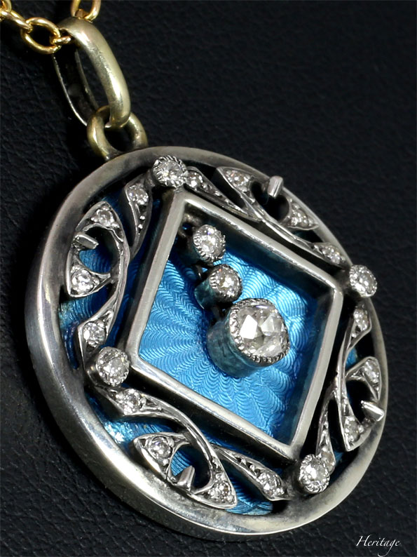 ターコイズブルー・ギロッシュエナメルと揺れるダイヤモンドによる湖畔