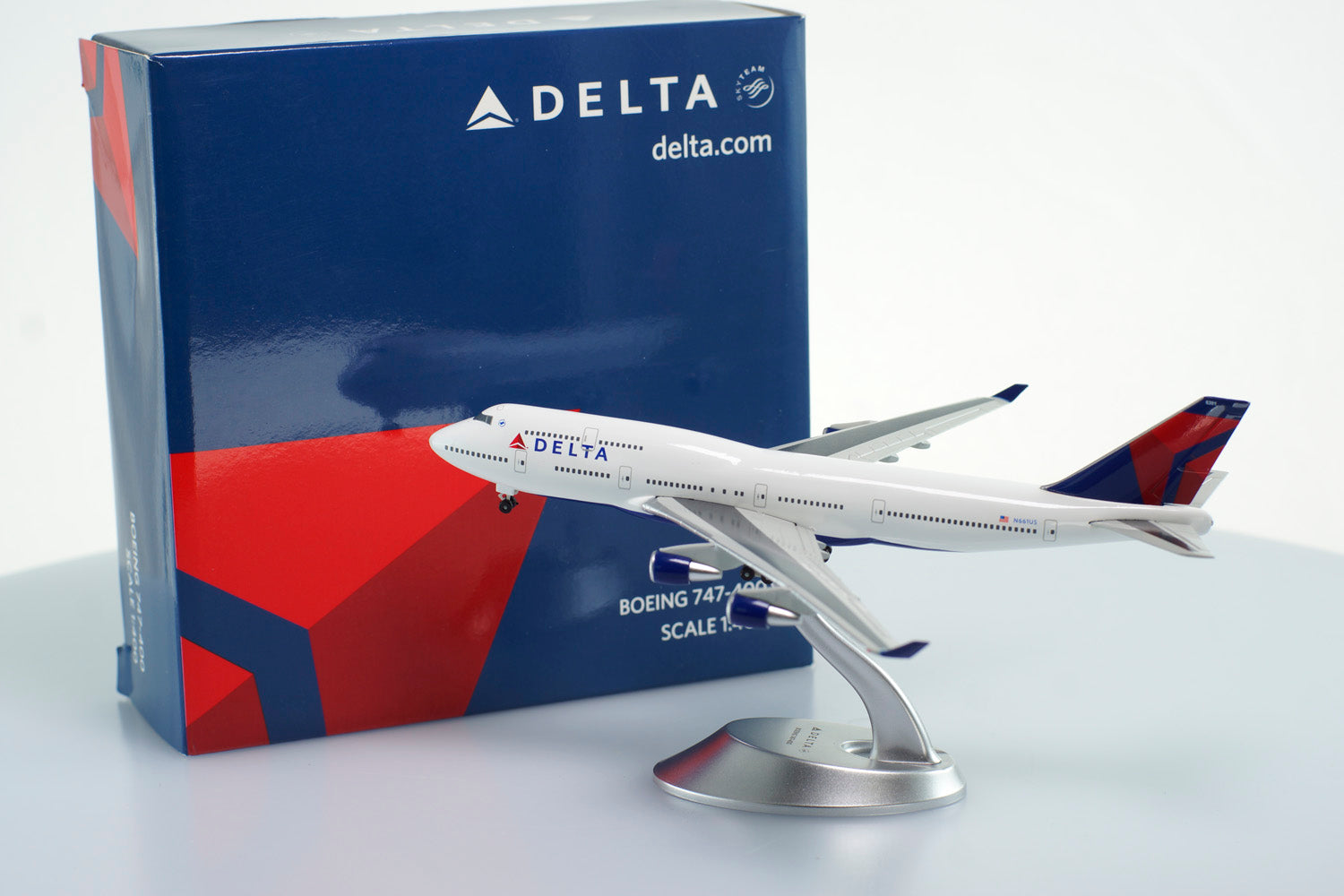 1:400 Delta Air Lines B747-400 – HeroPlane
