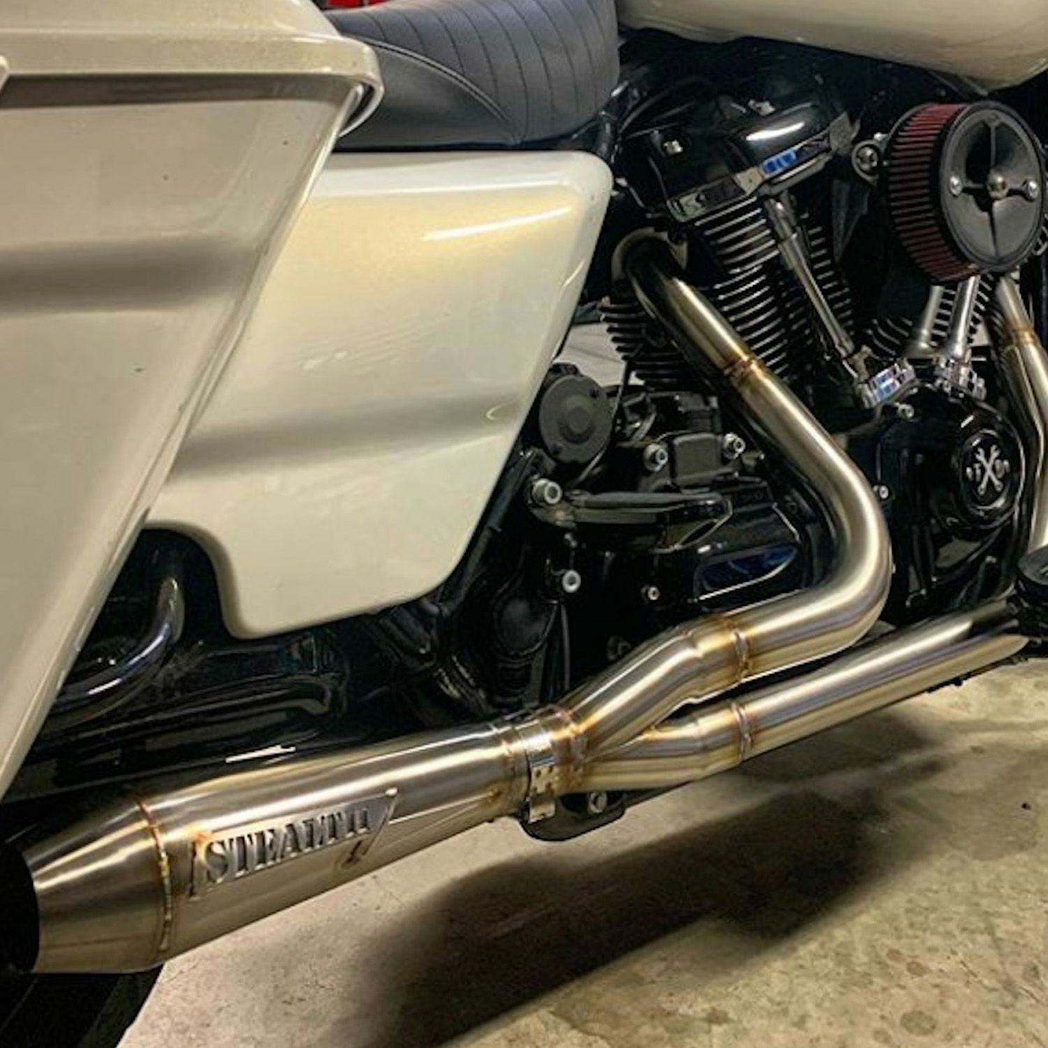 M8ツーリング 2-1フルエキゾーストマフラー リバースコーンタイプ