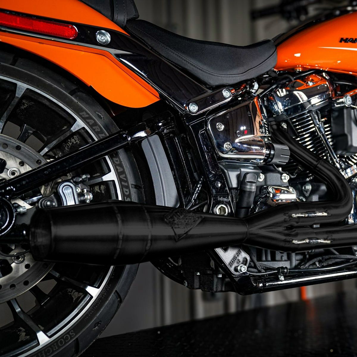 ブレイクアウト、ファットボーイ、FXDRS用 SAWICKI SPEED マフラー