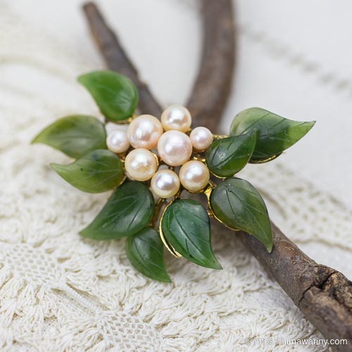 Swoboda スワボダ-天然石-翡翠と真珠のコサージュ・ブローチ