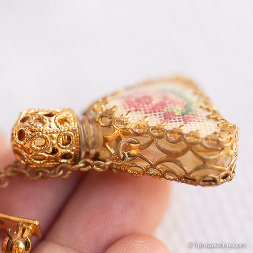 プチポワン薔薇の花刺繍の香水瓶アンティーク・ブローチ