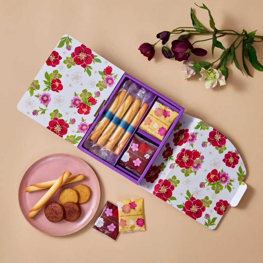 ヨックモックと日比谷花壇がコラボで贈る四季シリーズギフト第4弾。艶