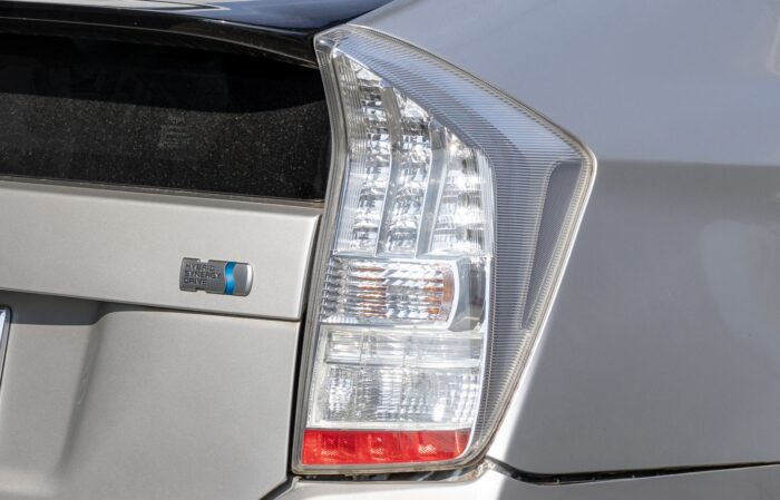 なぜ？】30プリウスのバックランプ（T20）が片方しかつかない理由とは