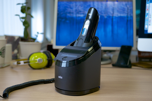 電気シェーバーの「自動洗浄器」のサイズの違い(BRAUN・PHILIPS